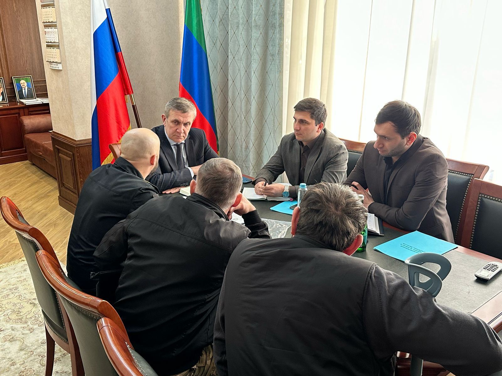 Запир Алхасов принял военнослужащих